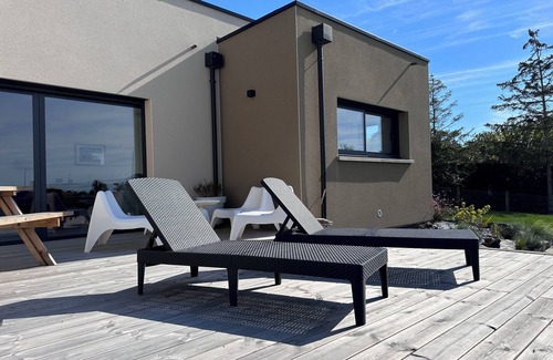 Blainville-sur-Mer Villa | La Villa Pépé, Idéal en Famille ou Entre Amis, une Parenthèse Enchantée