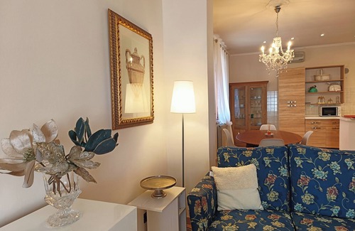 Acquaviva Cottage | LA VINOVA Ancient House Walking Distance - A/C, Private Patio & Panorama