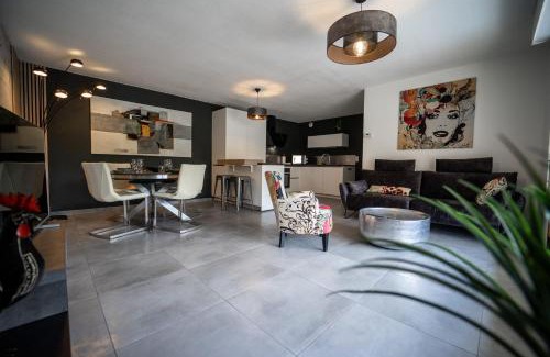 Saint-Eustache House | Lac et montagnes charmant appartement au calme pour 4 personnes