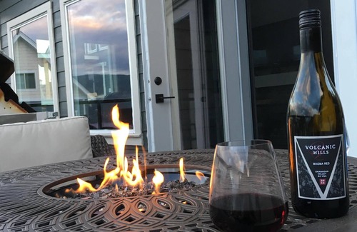 Central Okanagan Cottage | LaCasa Lakeside Resort Kelowna Cottage Short Term Rental H412233921