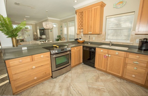 Holiday Isle House | Lacontenta 5 Bedroom Home by RedAwning