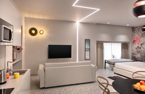 Naples City Centre Apartment | Lady Rose Prestige Suite