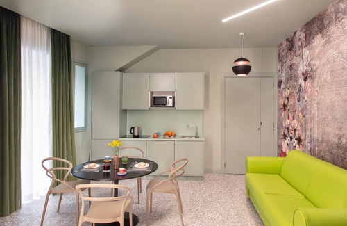 Naples City Centre Apartment | Lady Rose Privilege Suite