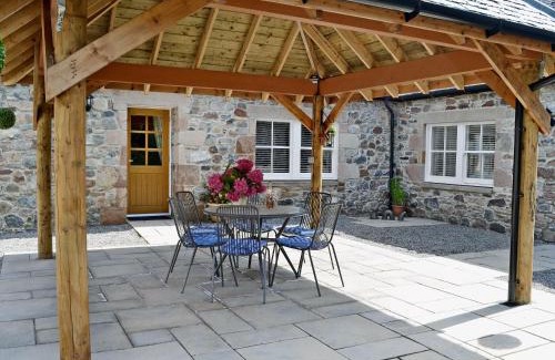 Scaniport House | Ladybird Cottage