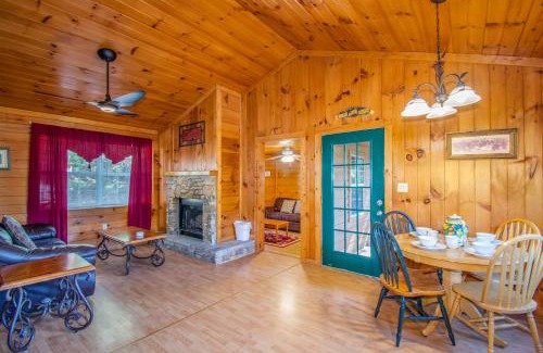 Gatlinburg - Pigeon Forge House | Ladybug Resort Romantic Cabin With Mountain Views, Game Room, Close to Dollywood
