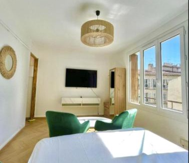 1st Arrondissement Apartment | Lafayette 2 - Elégant Studio Lumineux