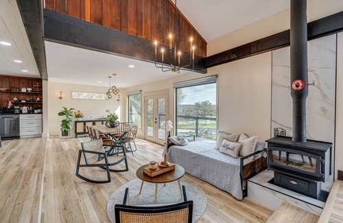 Waterford On Lake Travis House | Lago Vista Home w/Putting Green, Pool & Jacuzzi