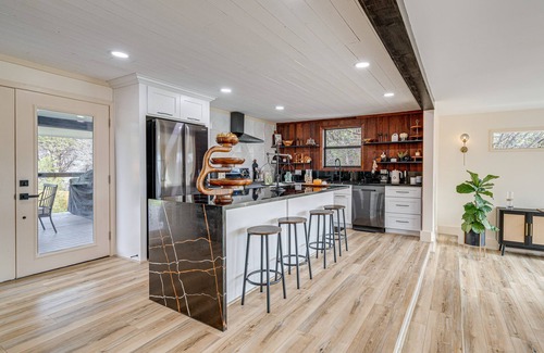 Waterford On Lake Travis House | Lago Vista Home w/Putting Green, Pool & Jacuzzi