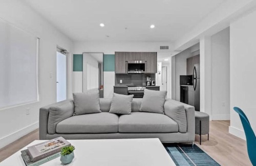 West Avenue Apartment | Laguna Suite Resort & Parking Passes Available