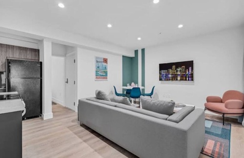 West Avenue Apartment | Laguna Suite Resort & Parking Passes Available