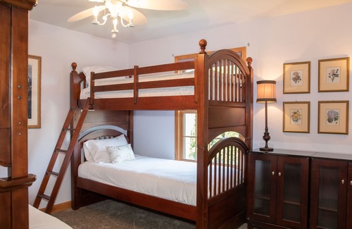 Gibraltar House | Lake Access, Wildlife, King Bed, Sunsets, Hot Tub