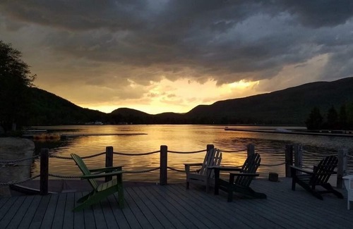 Salisbury Cottage | Lake and kayak access, newly remodeled!