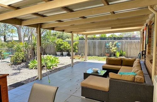 Bellara House | Lake at your back door pet friendly