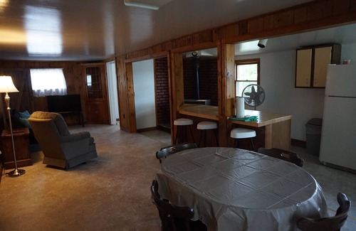 Swanton Cottage | Lake Champlain Shoreline Cottage - 4906 Maquam Shore, Town of St. Albans.