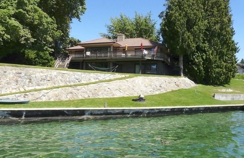Manson House | Lake Chelan family home on the water