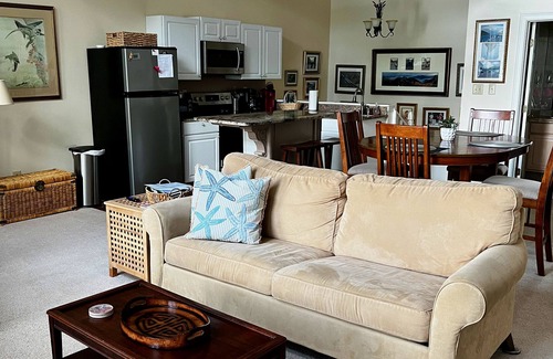 Gilbert House | LAKE COTTAGE WITH DECK - 5 Star - 2 Kayaks- 40 min. to downtown Columbia
