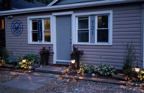 Levergood Beach Cottage | Lake Erie Escape Cottage - escape and explore