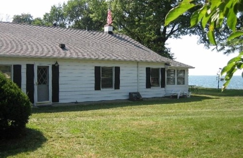 Vermilion Cottage | Lake Erie Front!