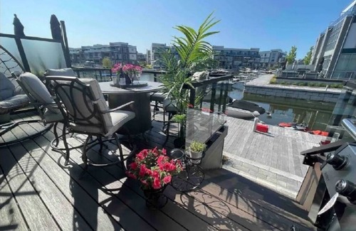Innisfil Apartment | Lake Escape
