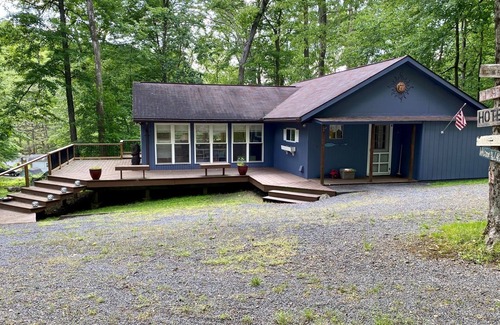 Grafton House | Lake Escape - Private Getaway near Tygart Lake State Park