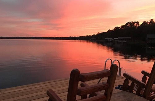 Florahome House | Lake Escape - Quiet, Recharging, Fun on George’s Lake