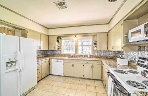 Eufaula House | Lake Eufaula Retreat w/Fire Pit, Near Main St!