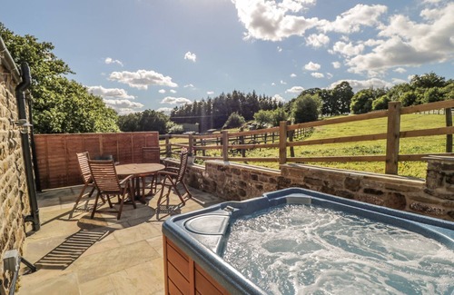 Grantley Cottage | LAKE FARM COTTAGE, with hot tub in Pateley Bridge