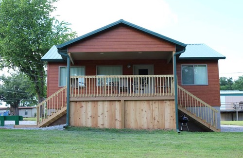 Branson West Cabin | Lake Front Cabin at Lazy Lee's Resort on Table Rock Lake
