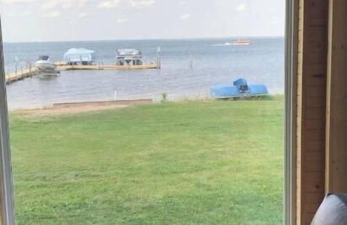 Houghton Lake Cabin | Lake Front Cabin with Amazing Views!
