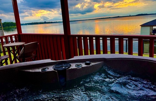 Dogwood House | Lake Front Cottage Paradise!