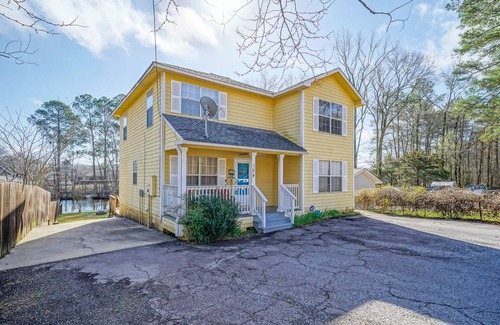 Royal House | LAKE FRONT, Kayaks, Fishing and boat dock!