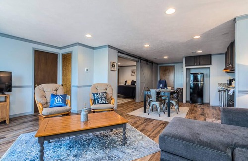 Big Cedars House | Lake Front King Suite: Full Kitchen-Deck-Shared Hot Tub-Free Tix Daily