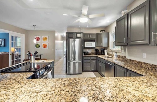 Central Lake House | Lake front, Pets, Large group,Great location, Boat