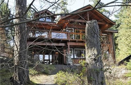 Shawnigan Lake Cottage | Lake Front Relaxation
