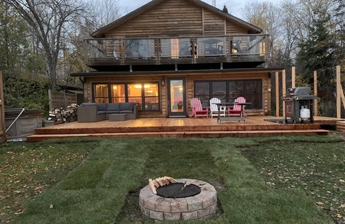 Victoria Beach Cottage | Lake Front Timber Frame, Hot Tub, Fireplace, *for bookings before Sept 5th.