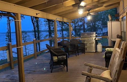 Avinger Cabin | Lake front