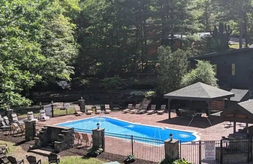 Lake George Cabin | Lake George Diamond Point 3 Bed/2 Ba two story Cabin