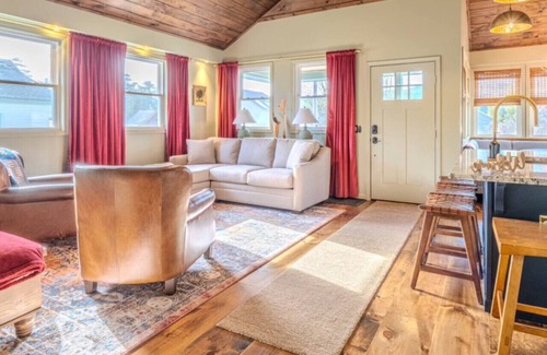 Lake George Cabin | Lake George Luxury Cabin (2 bed/2 bath)