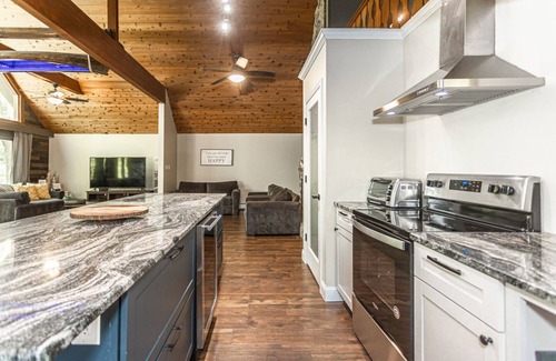 Lake Harmony Ski Chalet | Lake Harmony Chalet With Arcade Room ~ Includes Hot Tub ~sleeps 22