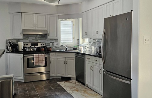Manitoba House | LAKE HOUSE 6 MINUTES TO TOWN.BRING YOUR WATER SPORTS GEAR AND ENJOY