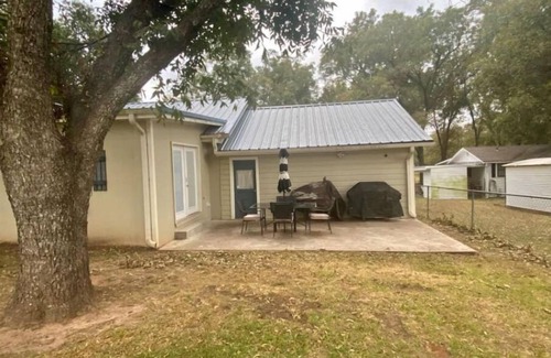 Kingston House | Lake house for rent in Solider Creek close to cafe, store, and bar.