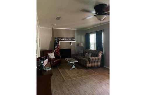 Kingston House | Lake house for rent in Solider Creek close to cafe, store, and bar.