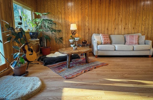 Cottage Grove House | Lake house getaway - one bedroom, pellet stove, sauna
