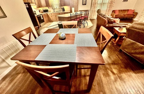 Russellville House | Lake House on Cedar Creek Lake - Hoot Hoot Holler Hideaway