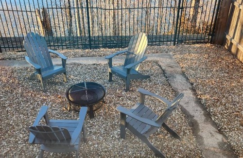 Warsaw House | Lake house with a view! Overlooks Warsaw and Lake of the Ozarks, Sleeps 4