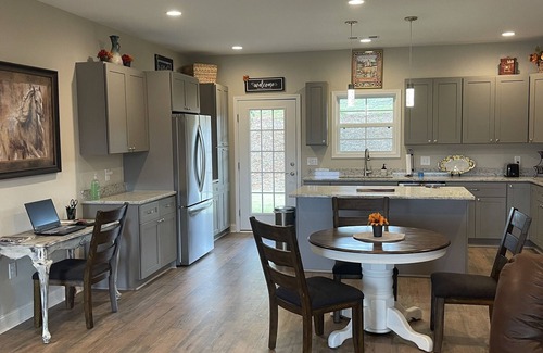 Seneca House | Lake Keowee Country Cottage centrally located to 3 lakes & many charming towns