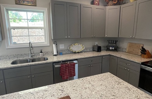 Seneca House | Lake Keowee Country Cottage centrally located to 3 lakes & many charming towns