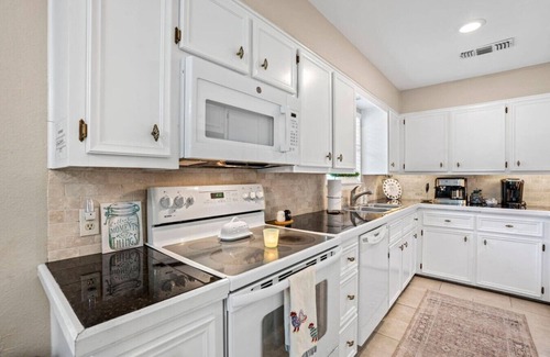 Granite Shoals House | Lake LBJ Pet Friendly Home with Hot tub, Firepit, SUP