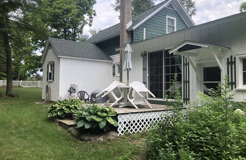 Lake Leelanau House | Lake Leelanau Cape Cod -Family Friendly-Wine Country -Pet friendly-