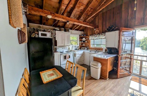 Franklin House | Lake Life Waterfront Cabin